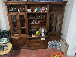Mueble de madera maciza estilo rondeño