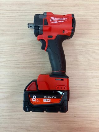 Pistola Milwaukee con Batería y Cargador