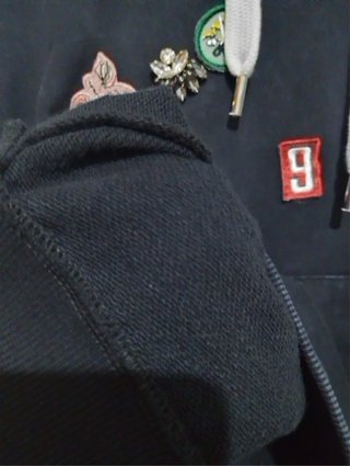 Sudadera Desigual efecto desgastado y con Parches