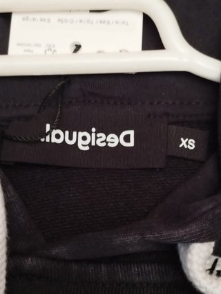 Sudadera Desigual efecto desgastado y con Parches