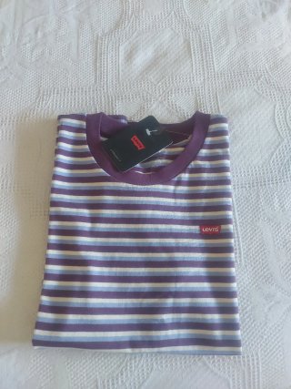 Camiseta Levi's Rayas Morado y Azul