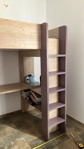 Cama alta con escritorio y armario
