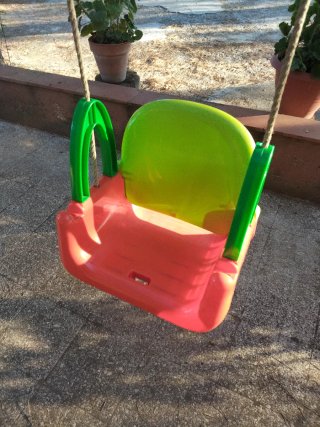 Altalena per bambini colorata