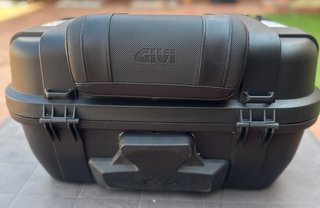 Baúl Givi Trekker 52 Aluminio + Respaldo Original.