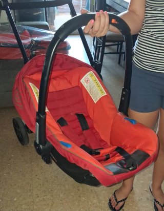 Carro de paseo Explorer rojo