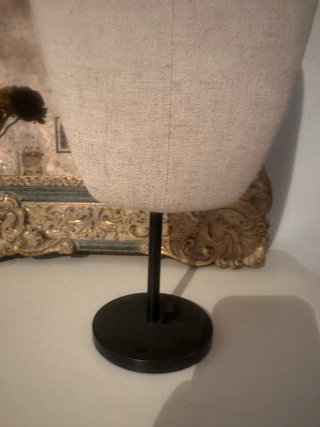 Busto expositor para collares beige extensible