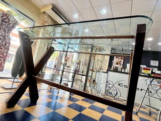 Mesa Alta Madera y Cristal Robusta