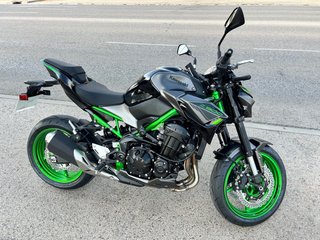 Kawasaki Z 900 Negra y Verde