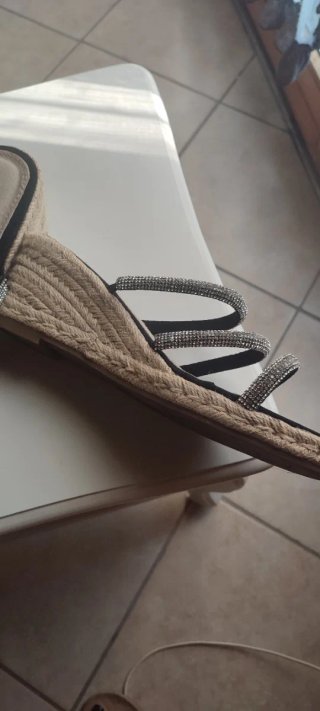Scarpa donna con zeppa e strass