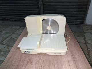 Máquina Cortafiambres Eléctrica