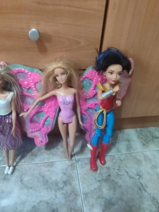 Lote de 4 Barbies y Wonder Woman