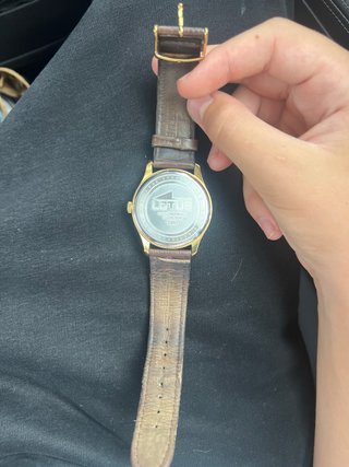Reloj Lotus Dorado y Marrón