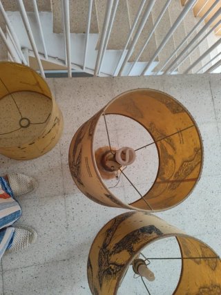 Lámpara de mesa con mapa antiguo