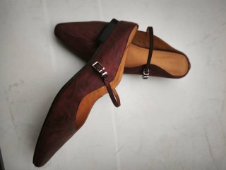 Zuecos de piel hechos a mano