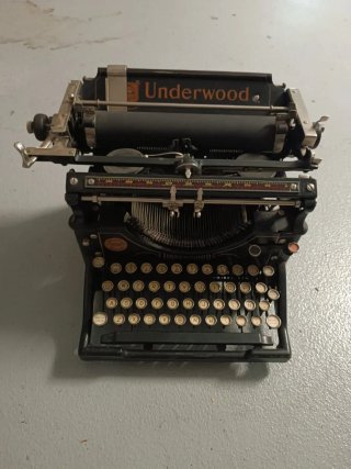 Máquina de escribir Underwood antigua