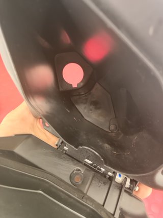 Xmax 400 300 125 Yamaha 17-22 guantera cajon tapa