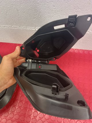 Xmax 400 300 125 Yamaha 17-22 guantera cajon tapa
