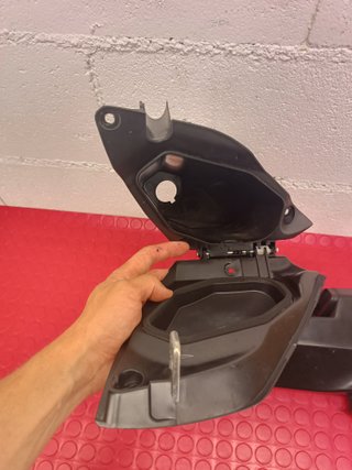Xmax 400 300 125 Yamaha 17-22 guantera cajon tapa