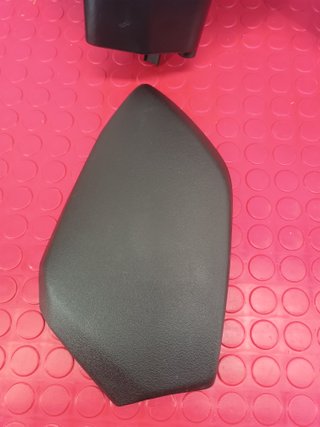 Xmax 400 300 125 Yamaha 17-22 guantera cajon tapa