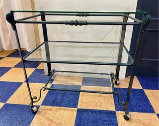 Mesa de Forja y Cristal con Ruedas