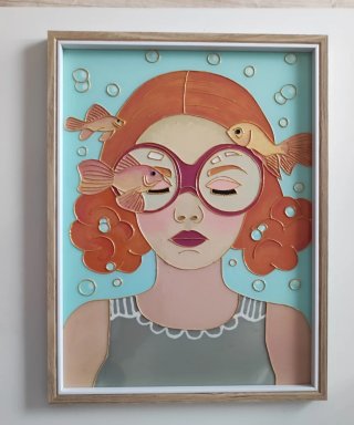 Cuadro de vidrio con peces y marco de madera