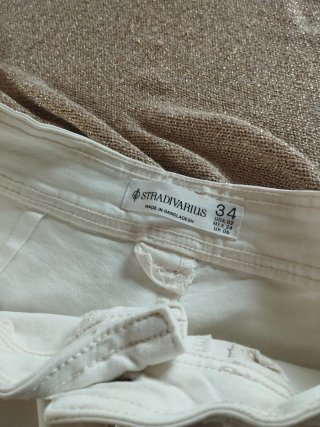 Jersey dorado con pantalón