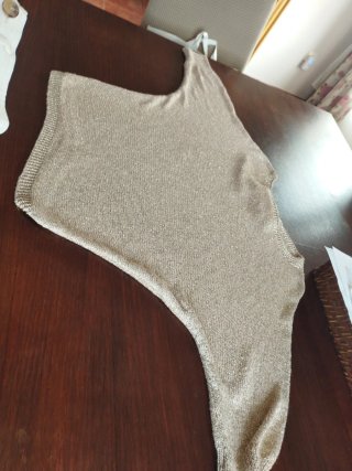 Jersey dorado con pantalón