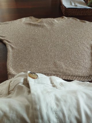 Jersey dorado con pantalón