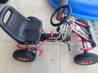 Coche de pedales para niños