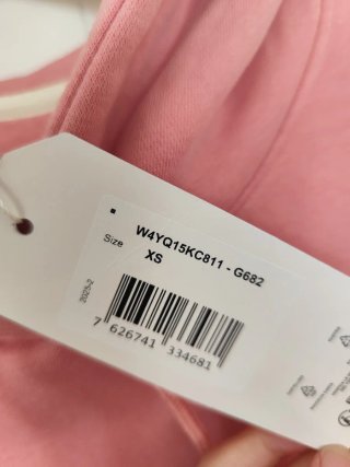 Sudadera Guess con capucha rosa
