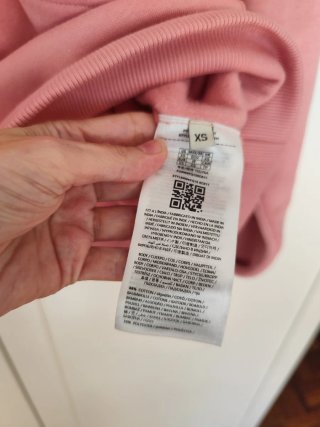 Sudadera Guess con capucha rosa