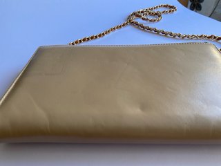 Bolso clutch vintage crema cadena dorada