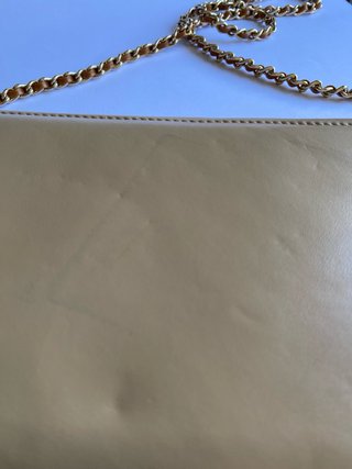Bolso clutch vintage crema cadena dorada