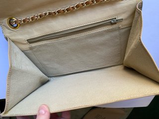 Bolso clutch vintage crema cadena dorada