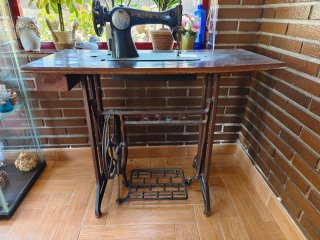 Máquina de coser antigua Alfa