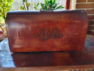 Máquina de coser antigua Alfa