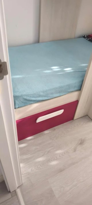 Litera infantil con cajones y estantería