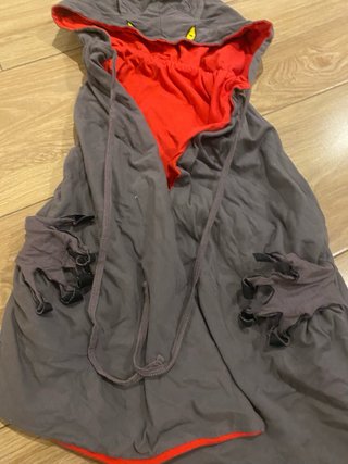 Disfraz capa reversible lobo-caperucita 3 años