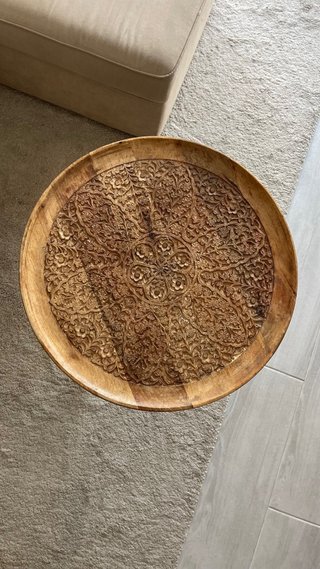 Mesa auxiliar madera tallada estilo boho