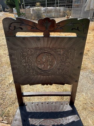 Sillas de madera tallada (2)