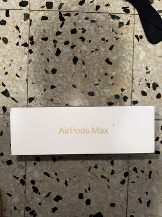 Airpods Max Apple Grises y Blancos