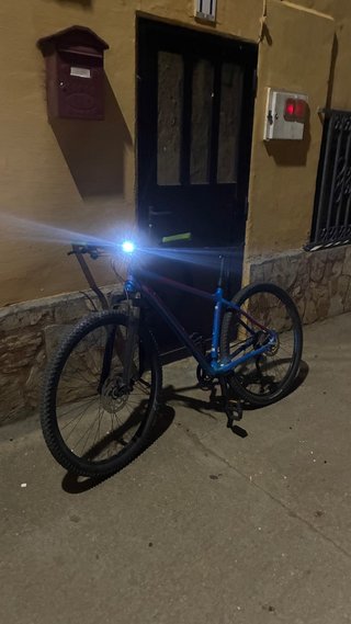 Bicicleta de montaña azul