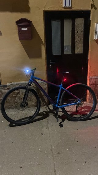 Bicicleta de montaña azul