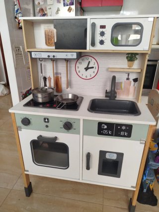 Cocinita de juguete con accesorios