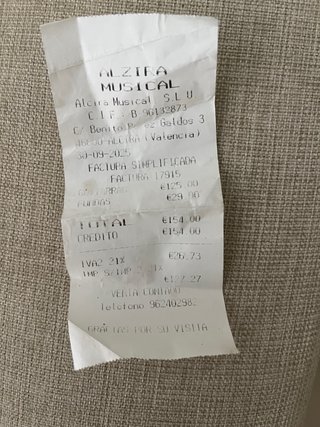 Guitarra Española con Funda y Soporte.