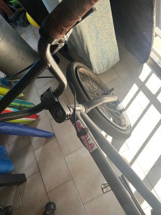 Bicicleta BMX negra