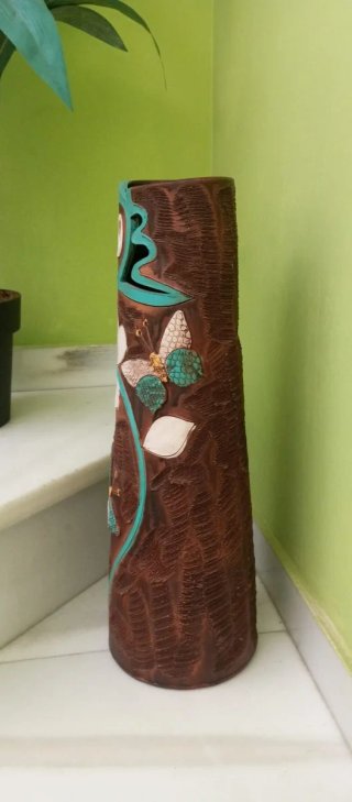 Vasija cerámica tallada mano decorada