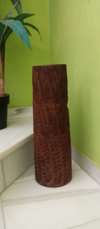 Vasija cerámica tallada mano decorada