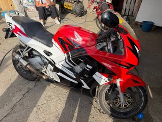 CBR 600 F Roja y Blanca