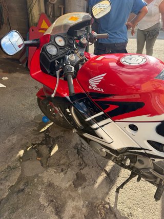 CBR 600 F Roja y Blanca